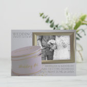 Modern Couple Foto Confetti Wedding Einladung (Stehend Vorderseite)