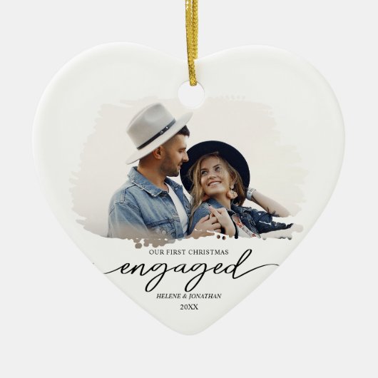 Modern Couple Foto First Christmas Verlobt Keramik Ornament (Vorne)