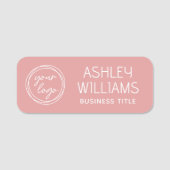 Modern Custom Business Logo Company Employee Pink Namensschild (Vorderseite)