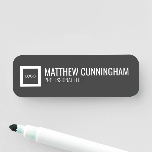 Modern Custom Logo Employee Name Job Title Namensschild (Beispiel)