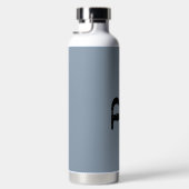Modern Dusty Blue Monogram Script Name Trinkflasche (Rechts)