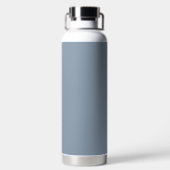 Modern Dusty Blue Monogram Script Name Trinkflasche (Rückseite)