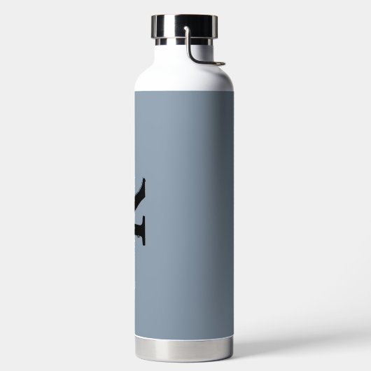 Modern Dusty Blue Monogram Script Name Trinkflasche (links)