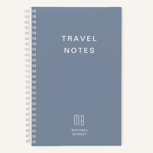 Modern Dusty Blue Monogram Travel Notizblock (Vorderseite)