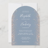 Modern Dusty Blue Peach Glitzer Arch Wedding Einladung (Vorderseite)
