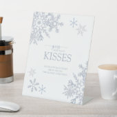 Modern Dusty Blue Snowflake Winter Wie viele Küsse Sockelschild (In SItu)