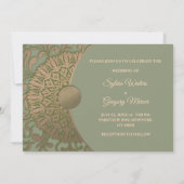 Modern Earth tone Sage green & gold classicmandala Einladung (Rückseite)