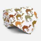 Modern Earthy Camel Pattern Krawatte (Gerollt)