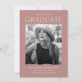 Modern Edge Dusty Rose Foto Graduation Ankündigung (Vorderseite)