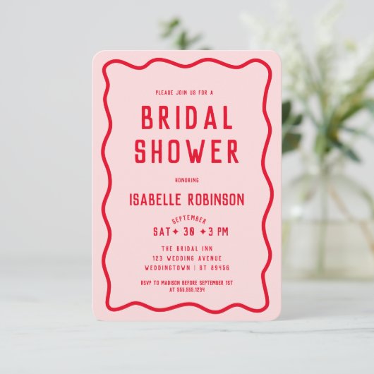 Modern einfaches rosa Rotes Squiggle Wavy Brautpar Einladung (Stehend Vorderseite)