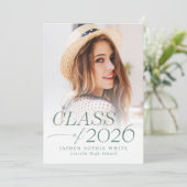 Modern Elegance Class of 2026 Photo Graduation Einladung (Stehend Vorderseite)