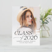 Modern Elegance Class of 2026 Photo Graduation Einladung (Stehend Vorderseite)
