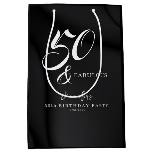 Modern Elegant Black White Fifty Fabulous Birthday Mittlere Geschenktüte (Vorderseite)