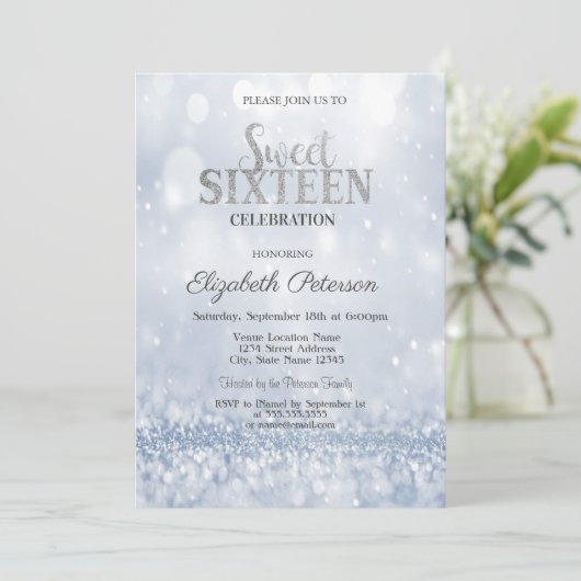 Modern Elegant Blue Glitzer Bokeh Sweet 16 Einladung (Stehend Vorderseite)