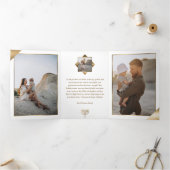 Modern Elegant Gold Star Family Photos Hanukkah Dreifach Gefaltete Urlaubskarte (Innenseite)