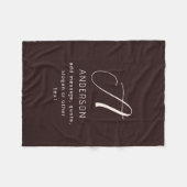 Modern Elegant Name & Monogram | Dark Brown Fleecedecke (Vorderseite (Horizontal))