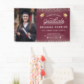 Modern Elegantes Script Gold Abschluss Foto Maroon Banner (Insitu)