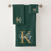 Modern Emerald Green Gold Monogram Script Badhandtuch Set (Insitu)