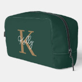 Modern Emerald Green Gold Monogram Script Waschbeutel (Rechte Ecke)