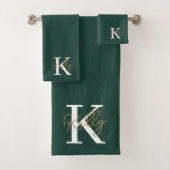 Modern Emerald Green Monogram Script Badhandtuch Set (Insitu)