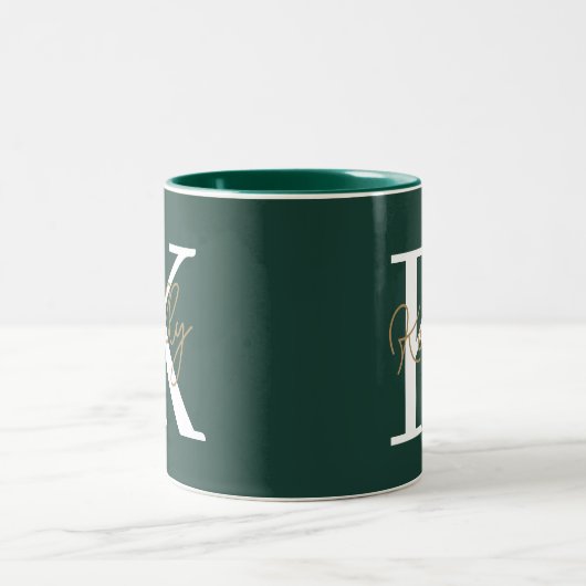 Modern Emerald Green Monogram Script Zweifarbige Tasse (Mittel)