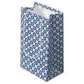 Modern Evil Eye Pattern Blue & Gold Protection Kleine Geschenktüte (Vorderseite Schrägansicht)