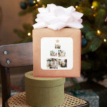 Modern Family Christmas Tree Foto With Star Quadratischer Aufkleber<br><div class="desc">Genießen Sie den Zauber Ihrer Familienferien mit unserem personalisierten "Modernen Weihnachtsbaum mit Foto".verwandeln Sie die besonderen Erinnerungen Ihrer Familie in einen einzigartigen Urlaubssaal mit unserem "Modernen Weihnachtsbaum mit Foto"-Ornament aus Zazzle. Bestellen Sie noch heute Ihren Urlaub und machen Sie diese Jahreszeit zu einem unvergesslichen Erlebnis!</div>