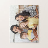 Modern Family Foto Schwarzer Skriptname und Datum Puzzle (Vertikal)