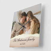 Modern Family Photo & Personalized Name Gift Quadratische Wanduhr (Winkel)