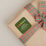 Modern farbige Schneeflocken Weihnachten Quadratischer Aufkleber<br><div class="desc">Einfache Weihnachts-Weihnachtsaufkleber mit einer Reihe von bunten Weihnachtsschneeflocken. Minimalistische Typografie. Sauberes einfaches Design. Alle Textbereiche sind personalisierbar. Kontaktieren Sie uns für Hilfe bei der Personalisierung oder Anpassung an Ihre individuellen Wünsche. Gute Ferien!</div>