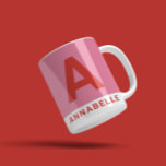 Modern fett gefärbter Farbblock Rosa personalisier Kaffeetasse<br><div class="desc">Moderne fette Farbblockade mädchenhaft rosa und roter personalisierter Name. Mit Platz für Initialen und Namen. Farben können geändert werden.</div>