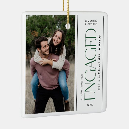 Modern First Christmas Engaged Couples Photo Keramikornament (Rechts)