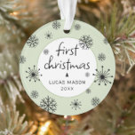 Modern First Christmas Foto Baby Ornament<br><div class="desc">Baby's First Weihnachtsferien Baby staubige grüne Ornament-Design. Schneeflockenmuster mit Platz für Babyname,  Jahr und Ihr Lieblings-Foto auf der Rückseite. Wahrer Sake für Familie und Freunde!</div>