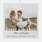 Modern First Christmas Verheiratet Foto Ornament Aus Glas (Vorderseite)