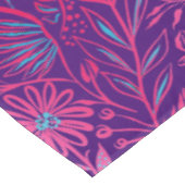 Modern | FLORABdruck | Lila rosa Tischdecke (Schrägansicht)