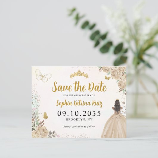 Modern Floral Light Gold Quinceanera Save the Date Postkarte (Stehend Vorderseite)