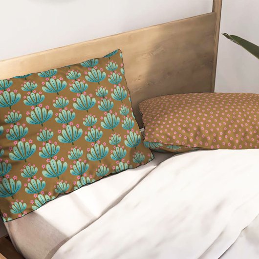 Modern Floral Pattern in Brown and Turquoise Kissenbezug