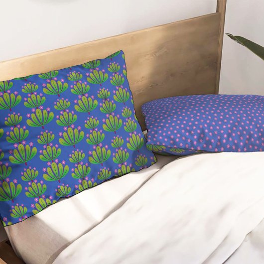 Modern Floral Pattern in Pansy Blue and Green Kissenbezug