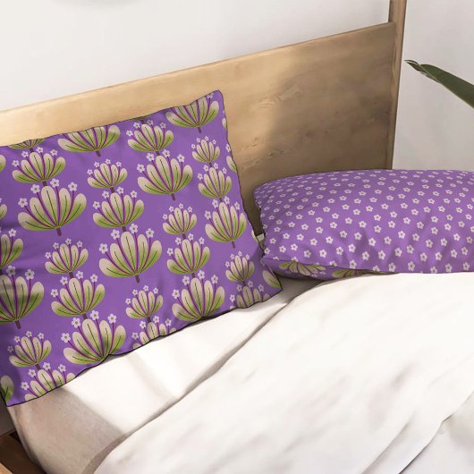 Modern Floral Pattern in Purple and Green Kissenbezug