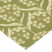 Modern Floral Pattern: White Umbel Flowers Tischdecke (Schrägansicht)