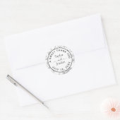 Modern Floral Wedding Favor Minimalist Runder Aufkleber (Umschlag)
