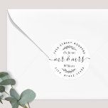 Modern Foliage Future Mr. Wedding Ansprache Runder Aufkleber<br><div class="desc">Maßgeschneiderte,  runde Rücksendeadressen-Aufkleber mit moderner Handkalligraphie und Blattdesign. Ideal,  um Hochzeitsankündigungen,  Einladungen,  Karten und vieles mehr mit einer Touch Stil zu versehen!</div>