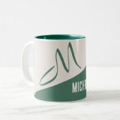 Modern Forest Green & Cream Signature Monogram Zweifarbige Tasse (Vorderseite Links)