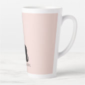 Modern formatierter, rosa Monogramm-Name Milchtasse (Rechts)
