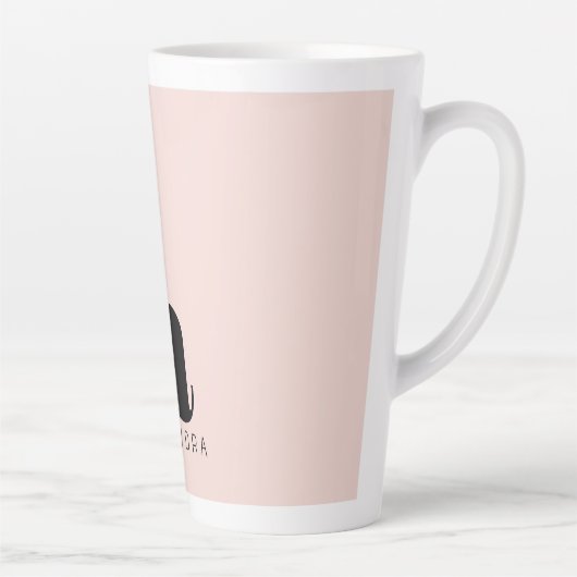 Modern formatierter, rosa Monogramm-Name Milchtasse (Rechts)