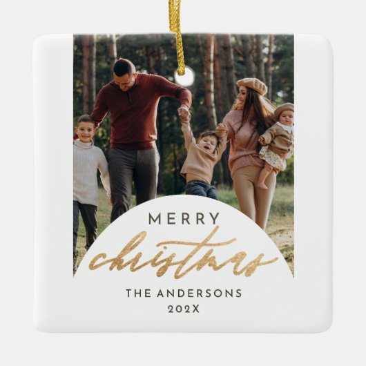 Modern Foto Arch Frohe Weihnachts-Gold-Script Keramikornament (Vorderseite)