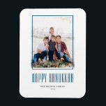 Modern Foto Frame Happy Hanukkah Magnet<br><div class="desc">Happy Hanukka! Senden Sie Hanukkah Wünsche an Familie und Freunde mit diesem anpassbaren Foto Hanukkah Magnet. Es zeichnet sich durch moderne Typografie und ein einfaches Foto aus. Personalisieren Sie diese durch Hinzufügen von Namen und Fotos. Dieser moderne Happy Hanukkah Magnet ist auf anderen Cardstock erhältlich.</div>