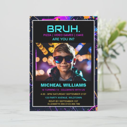 Modern Foto Gamer Neon Birthday Einladung (Stehend Vorderseite)