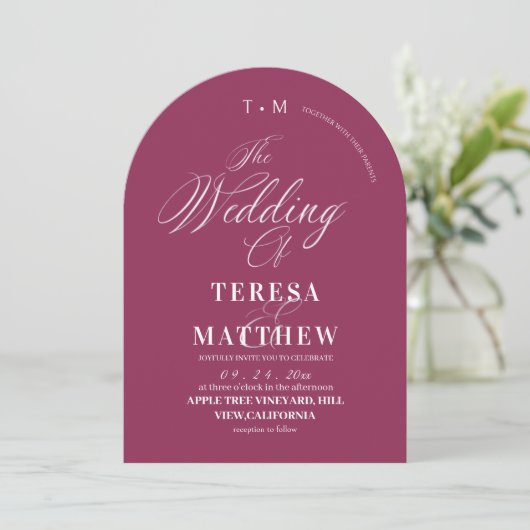 Modern Fuchsia Script Wedding Photo Einladung (Stehend Vorderseite)