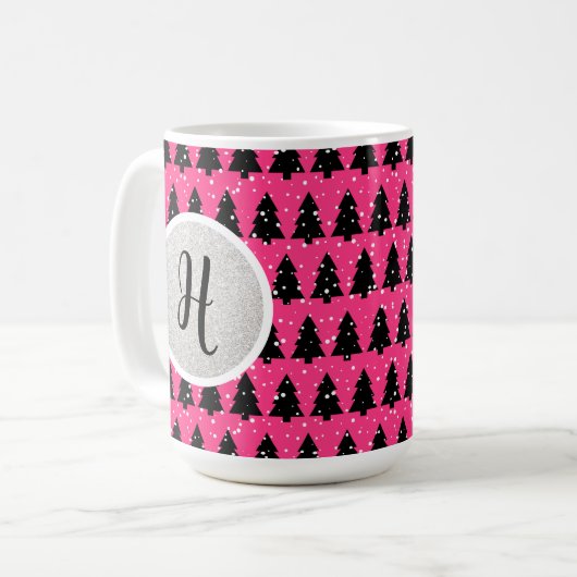 Modern Fuchsia und Black Christmas Tree Monogram Kaffeetasse (Vorderseite Links)